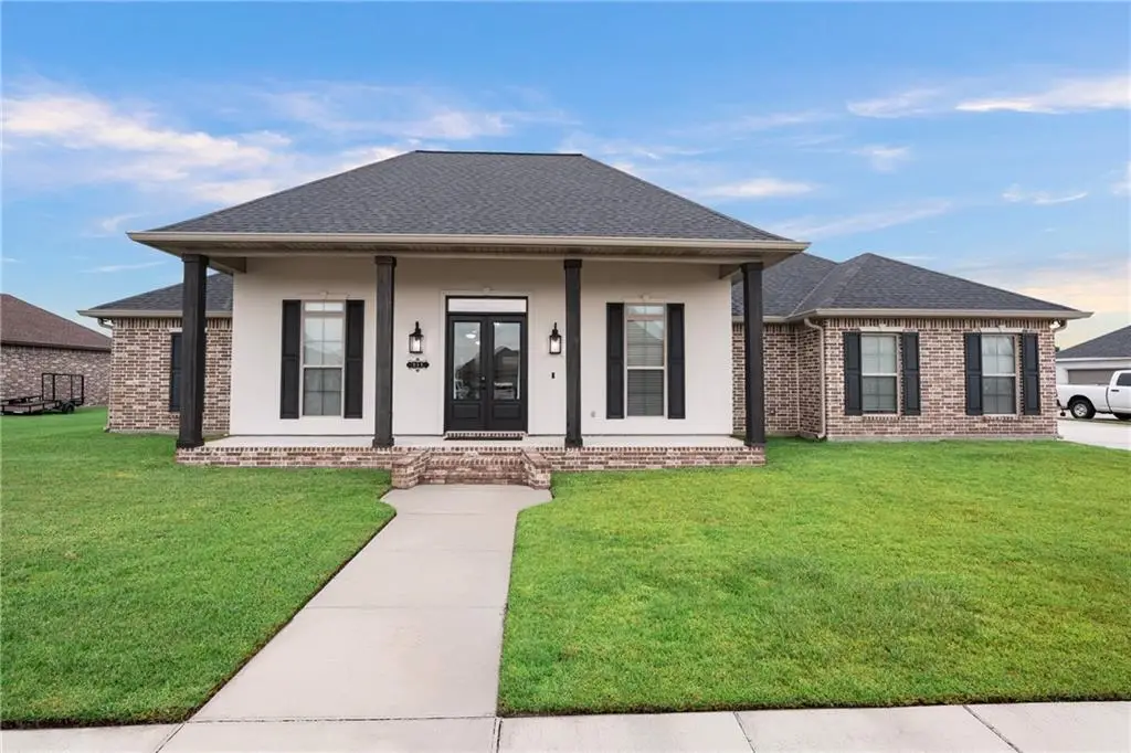 111 Beau Place Boulevard, Des Allemands, LA 70030 - Image #1