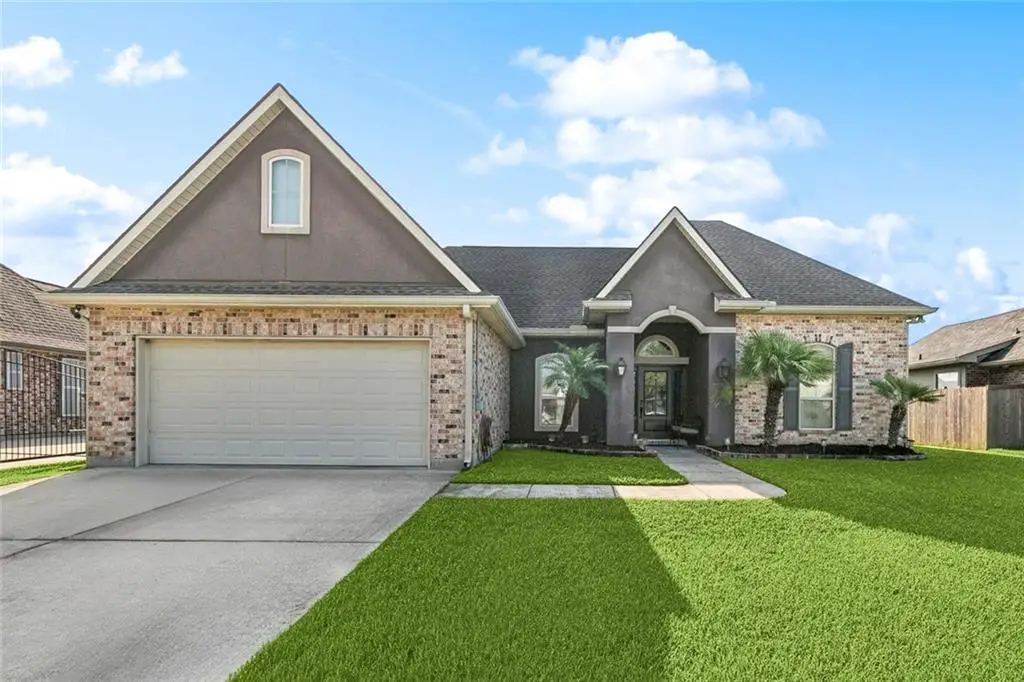 111 Lake Carolyn Drive, Luling, LA 70070 - Image #1