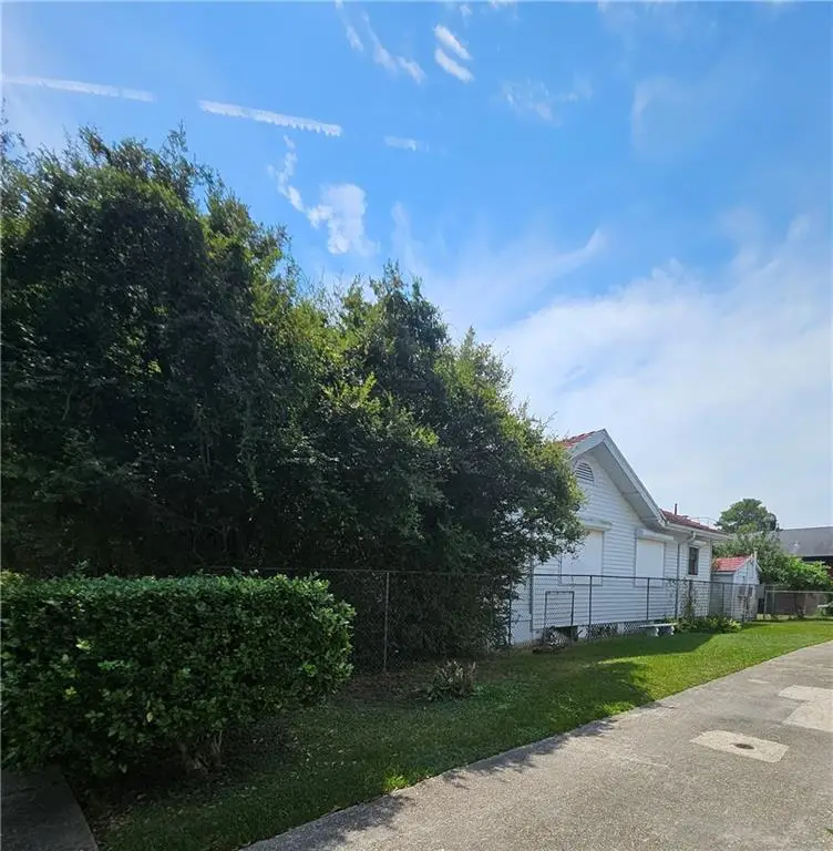 2300 Upperline Street, New Orleans, LA 70115 - Image #2