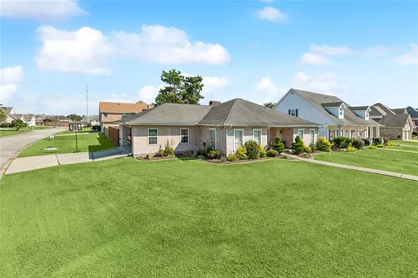 1137 Lake Louise Drive, Gretna, LA 70056