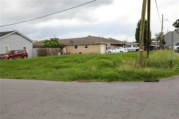 W Urquhart Street, Chalmette, LA 70043