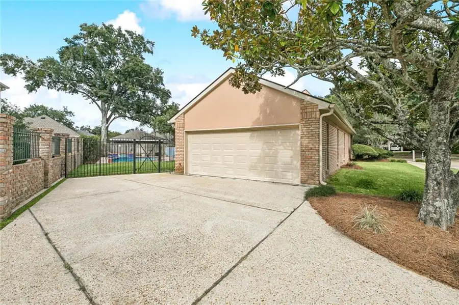 8 Doescher Drive, Harahan, LA 70123 - Image #3