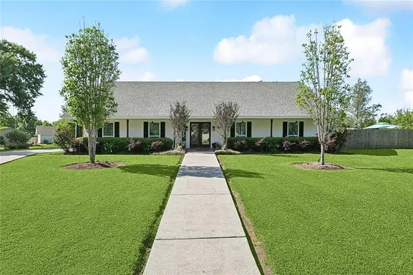 313 Sarah Victoria Drive, Belle Chasse, LA 70037