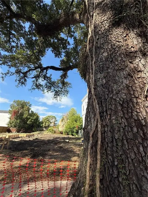 2215 Carondelet Street, New Orleans, LA 70130