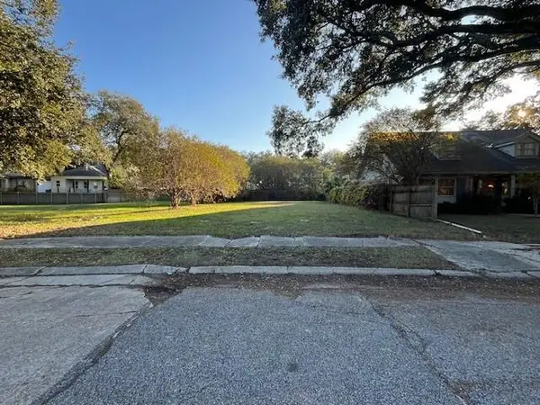 1410 Aviators Street, New Orleans, LA 70122