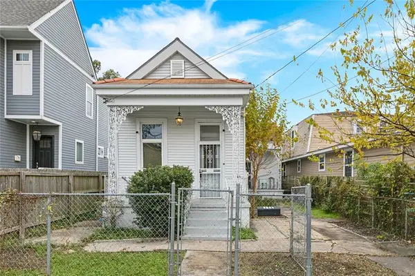 2415 Amelia Street, New Orleans, LA 70115