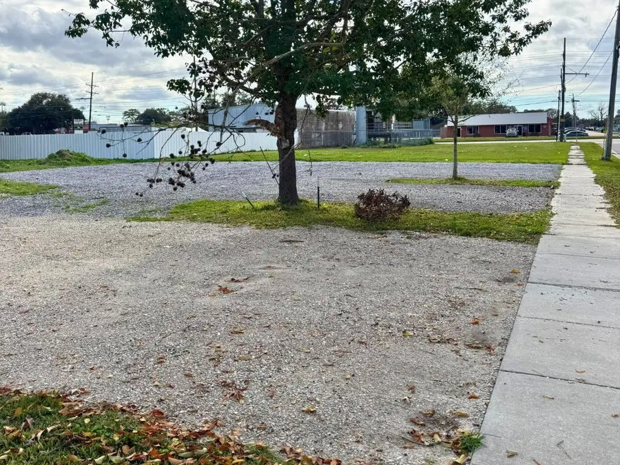 801 E Judge Perez Drive, Chalmette, LA 70043 - #3