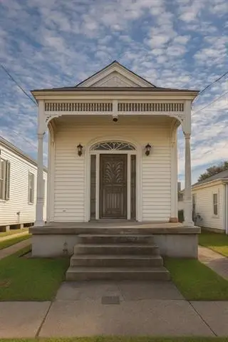 1127 Leonidas Street, New Orleans, LA 70118