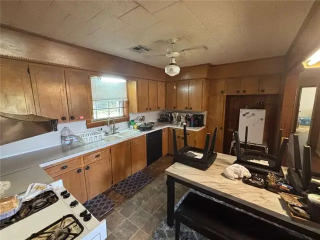 142 E Ardoin Street, Eunice, LA 70535 - #3