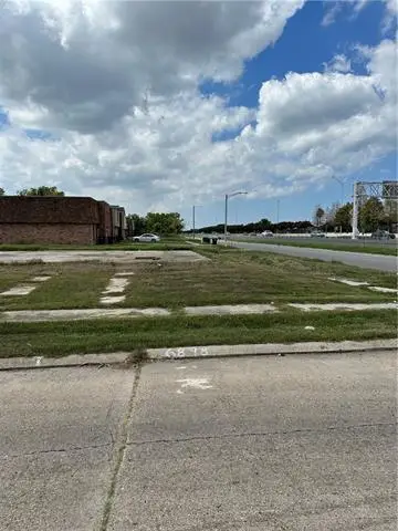 6898 Parc Brittany Boulevard, New Orleans, LA 70126