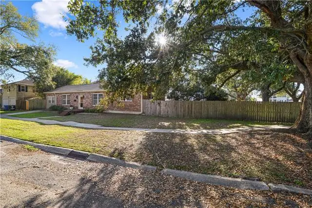 5122 Pratt Drive, New Orleans, LA 70122 - #3
