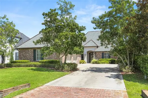 612 Pelican Crest Street, Belle Chasse, LA 70037