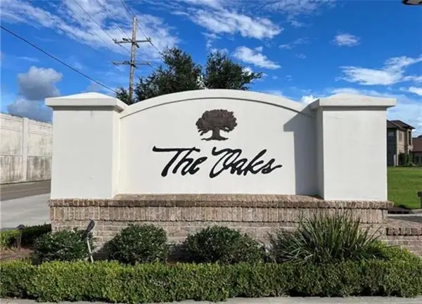 126 Oak Tree Drive, New Orleans, LA 70124