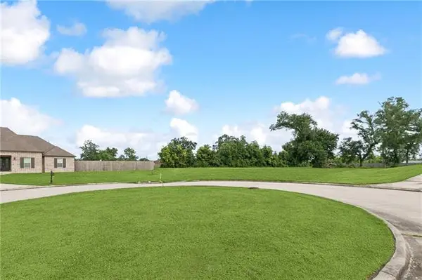 19 E Kori Lane, Westwego, LA 70094