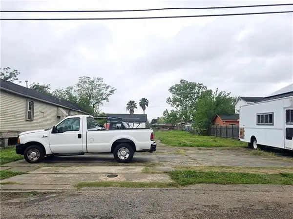 1822 Lesseps Street, New Orleans, LA 70117