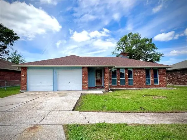 2420 E Sunny Meade Drive, Harvey, LA 70058