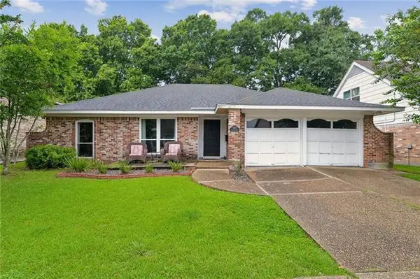 3825 S Pin Oak Avenue, New Orleans, LA 70131