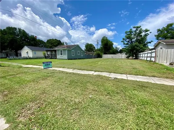8612 Livingston Avenue, Chalmette, LA 70043