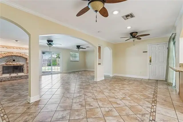 2625 Lloyds Avenue, Chalmette, LA 70043 - #2