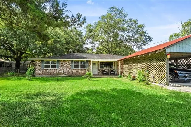 215 E Pecan Street, Ponchatoula, LA 70454 - #1