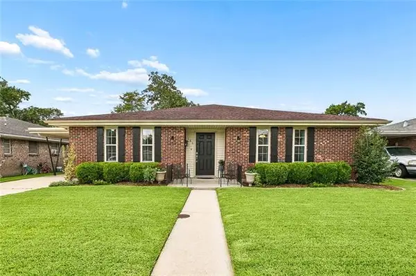 186 Sedgefield Drive, Harahan, LA 70123