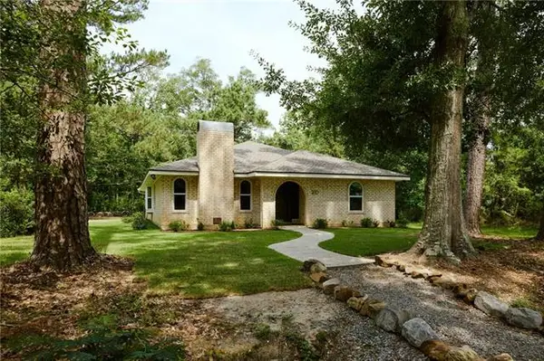 100 Live Oak Street, Mandeville, LA 70448