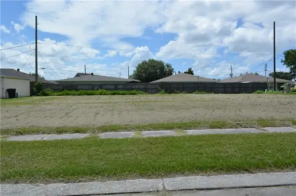 2500 Paul Drive, Meraux, LA 70075