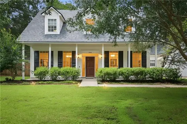 203 Chaucer Lane, Mandeville, LA 70448