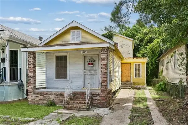 8825 Apple Street, New Orleans, LA 70118