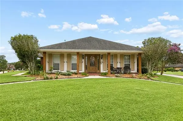 108 Dickson Drive, Belle Chasse, LA 70037