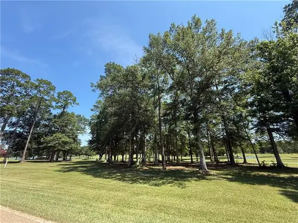 835 Camphill Drive, Abita Springs, LA 70420