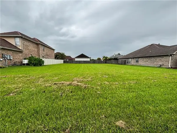 1842 E Squirewood Drive, Harvey, LA 70058