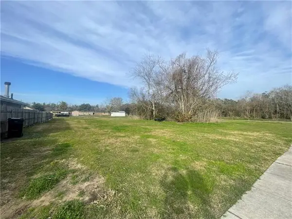 2912 Riverbend Drive, Violet, LA 70092