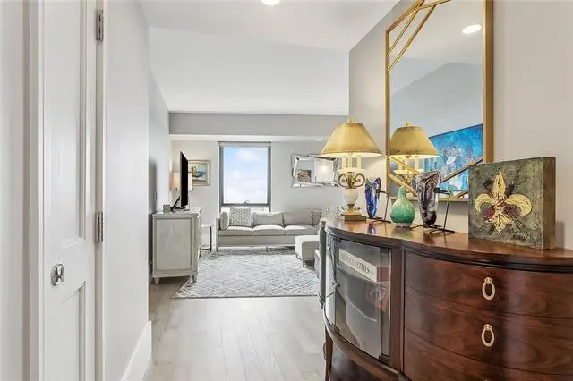 2 Canal Street #2001, New Orleans, LA 70130 - #2