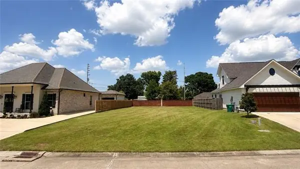 245 Oak Dale Drive, Gretna, LA 70056