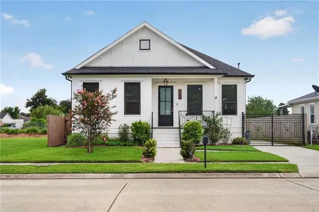 1923 Center Street, Arabi, LA 70032 - #1