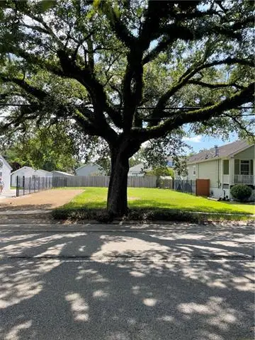 4527 Paris Avenue, New Orleans, LA 70122