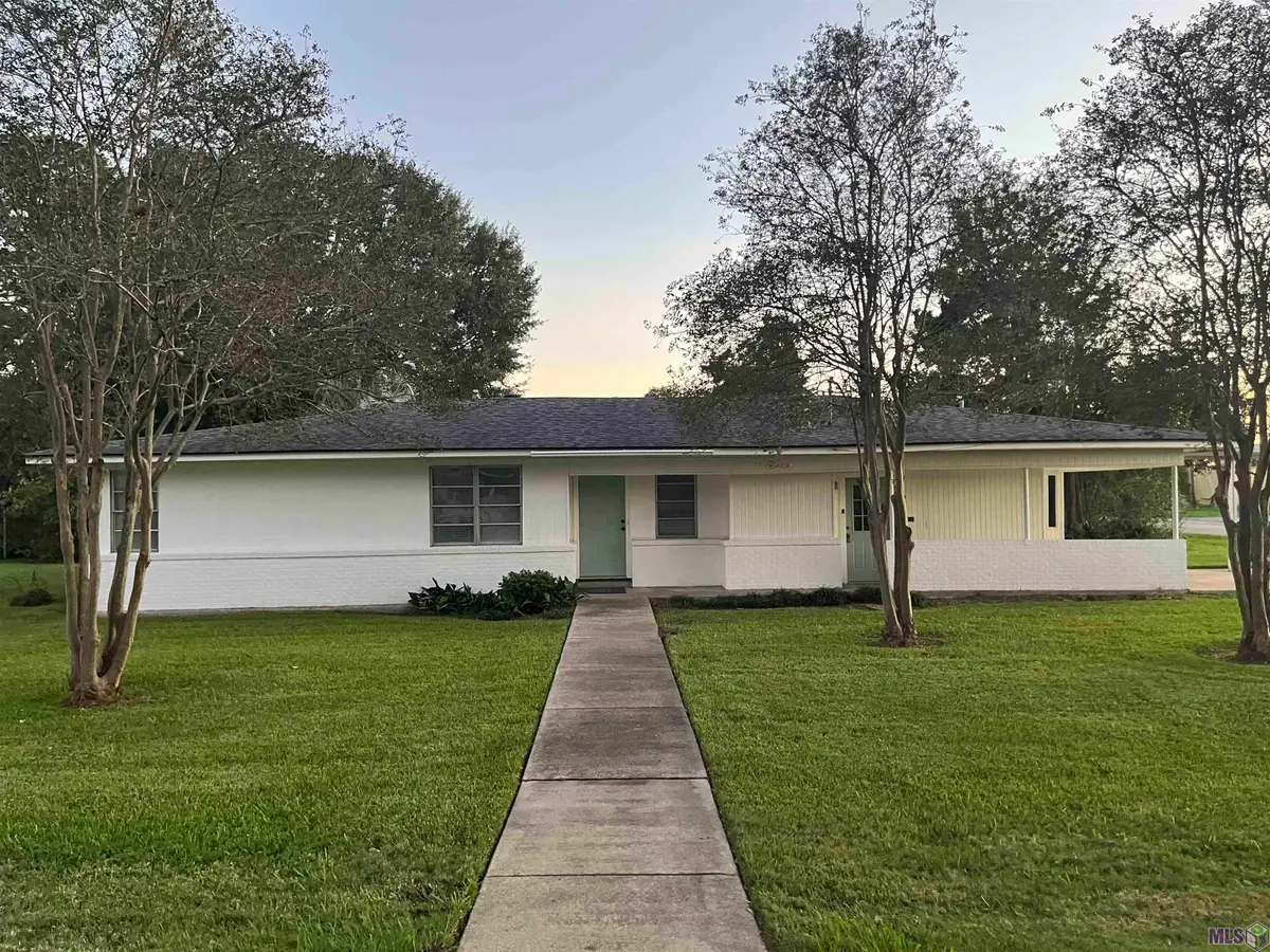 755 Maryland Ave, Port Allen, LA 70767 - Image #1