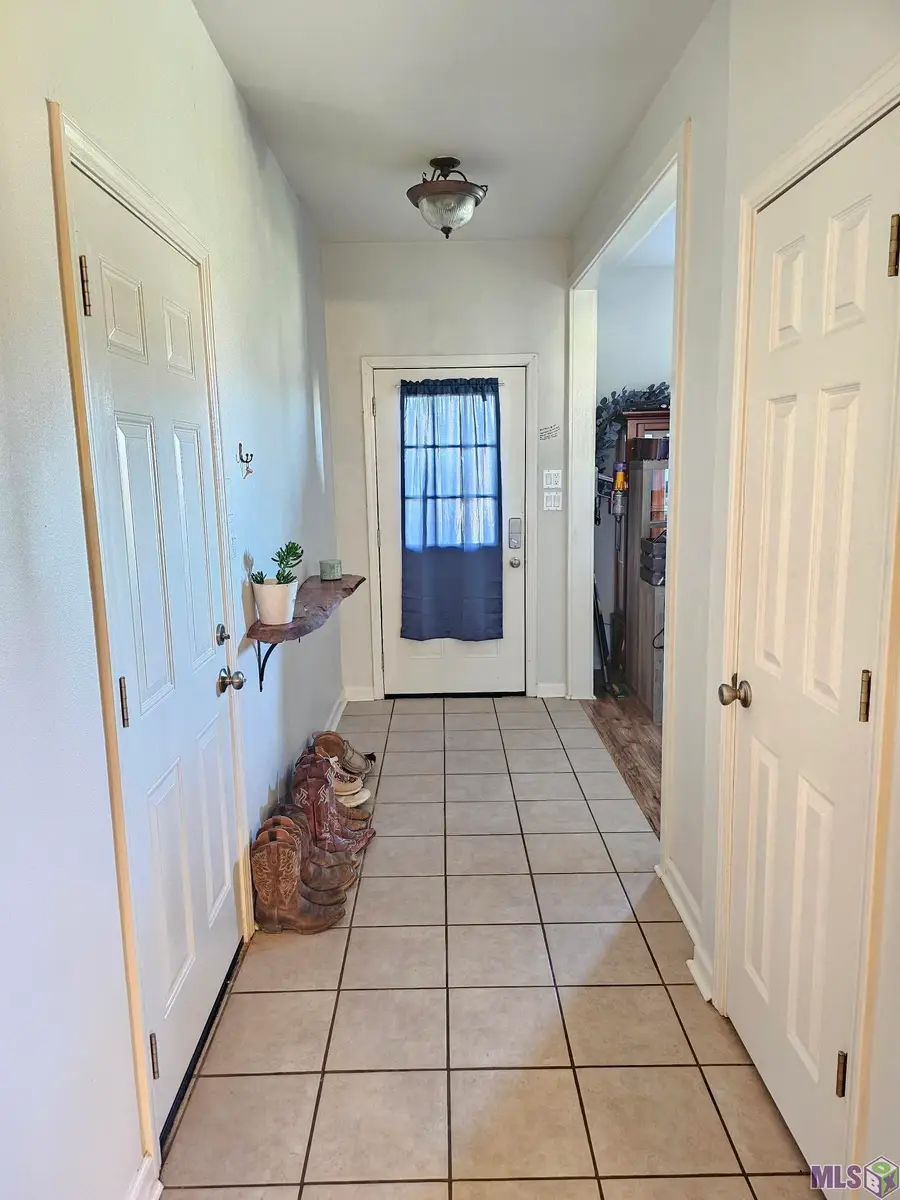 9874 Asheville Dr, Denham Springs, LA 70706 - Image #3