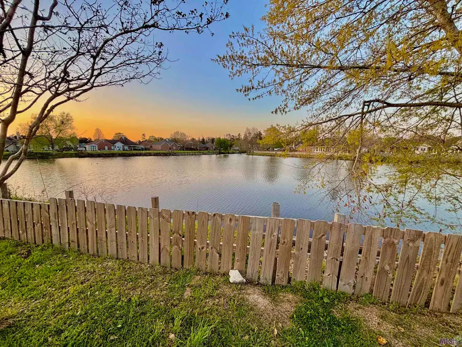 8019 Fitzgerald Dr, Denham Springs, LA 70706 - Image #3