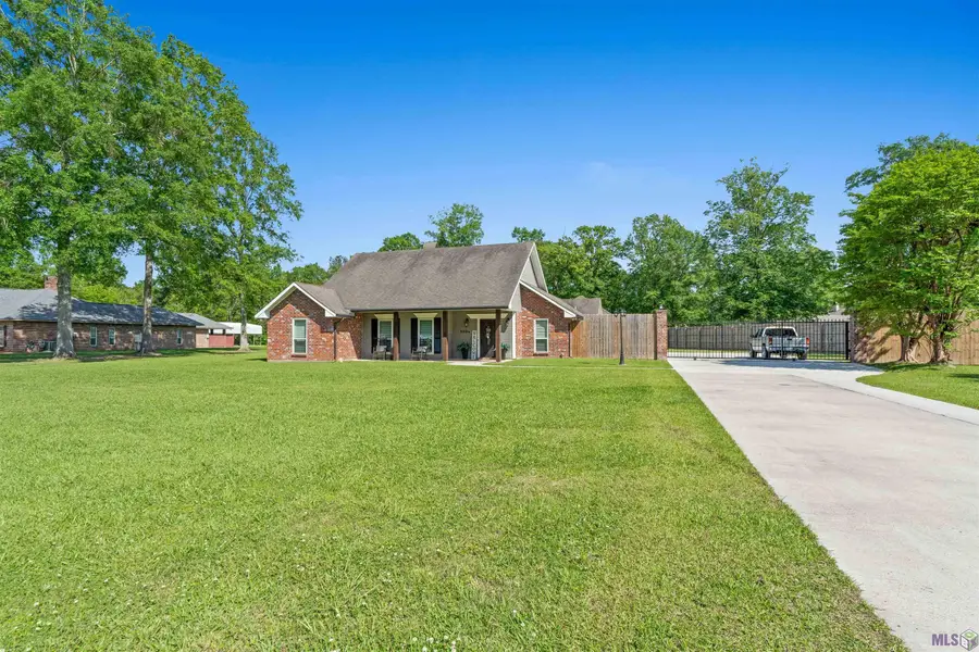 8694 Linkwood Dr, Denham Springs, LA 70706 - Image #2