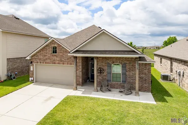 21332 Wood Glen Ave, Zachary, LA 70791