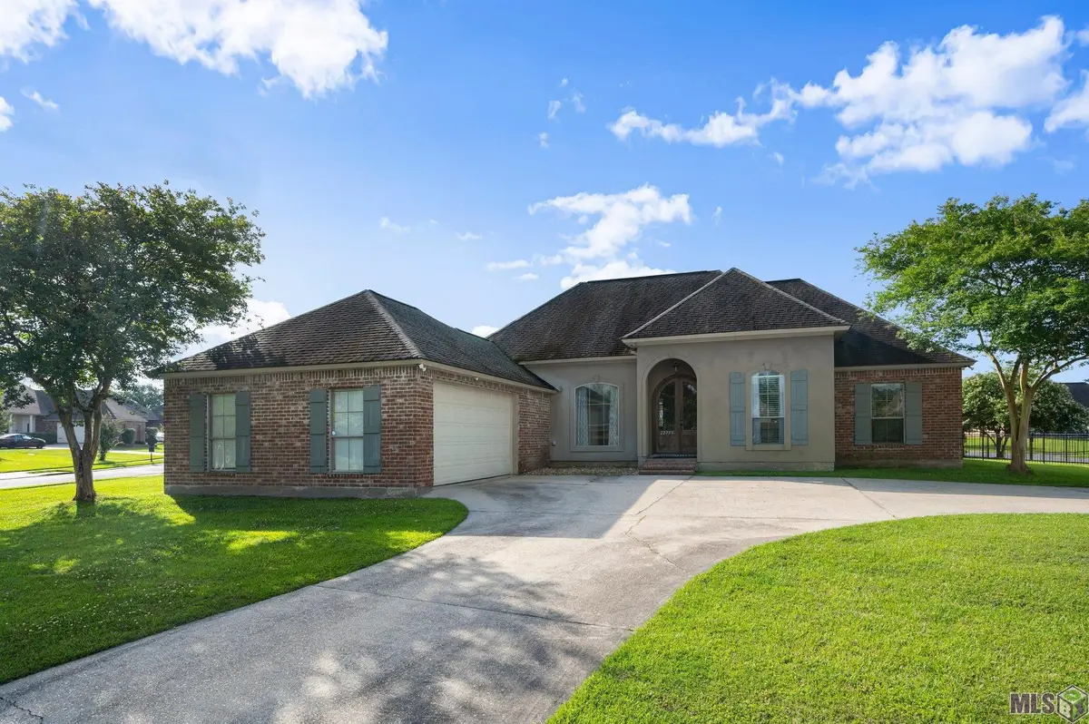 22759 Fairway View Dr, Zachary, LA 70791 - Image #1