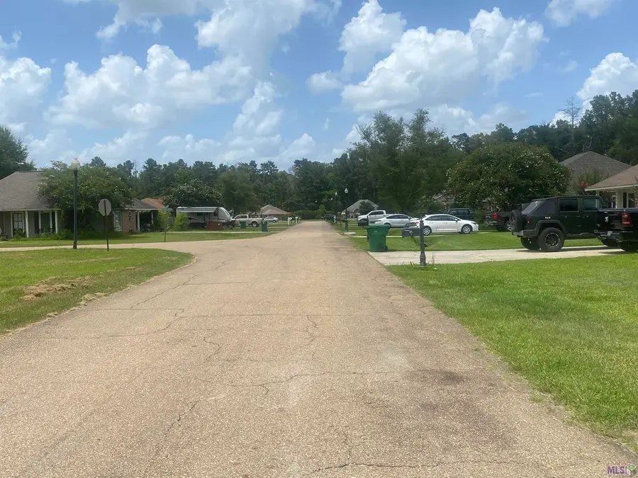 34994 Napoleon Dr, Denham Springs, LA 70706 - Image #2