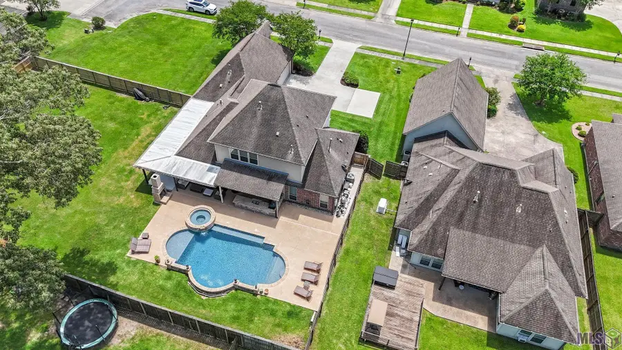 15233 Summer Park Ln, Baton Rouge, LA 70817 - Image #2