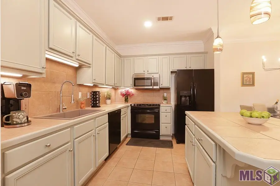 10600 Lakes Blvd #1106, Saint George, LA 70810 - #2