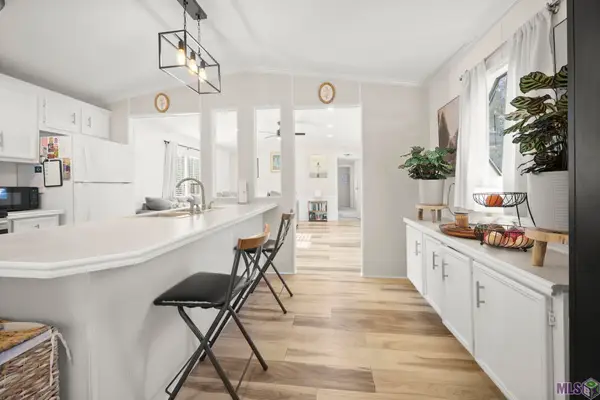 26830 Kelli Dr, Denham Springs, LA 70726