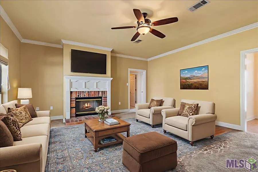 37428 S Park Ave, Prairieville, LA 70769 - Image #2