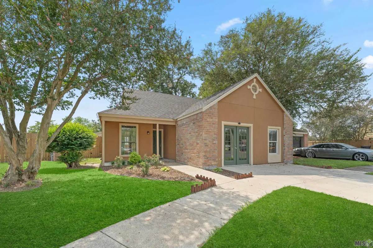 2477 Creekside Dr, Baton Rouge, LA 70810 - Image #1