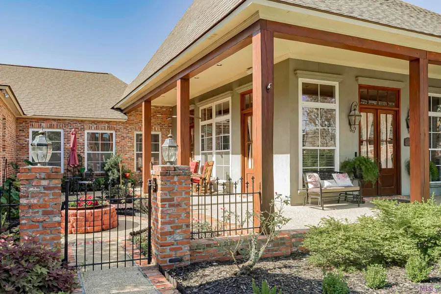 2402 S Turnberry Ave, Zachary, LA 70791 - Image #2